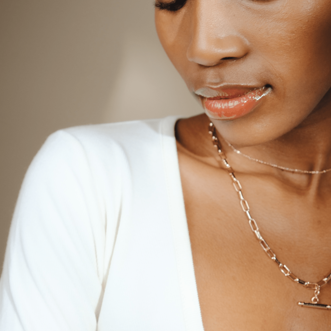gold t-bar chain statement