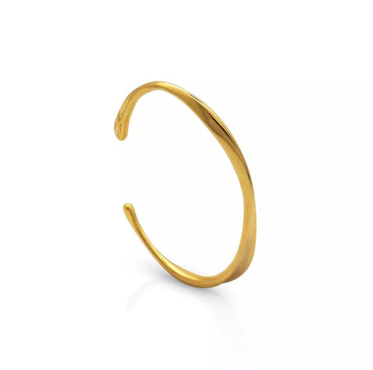 textured wave adjustable gold bangle