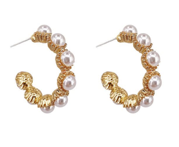 Gold detailed hoops with pearls 